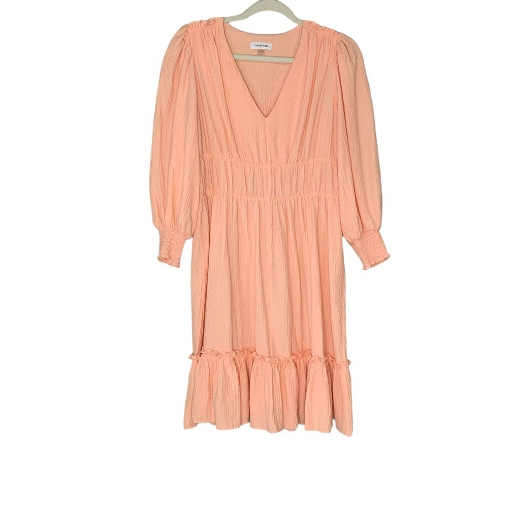 Calvin Klein light peach seersucker v-neck long sleeve midi dress.‎ EUC Size 10